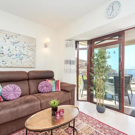 Beautiful Sunshine And Sea View Apartment